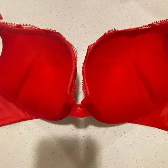 Victoria’s Secret bombshell  bra, size 34B - Picture 5 of 7